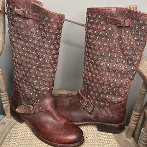 Frye Jenna Disc Boots - Cognac Distressed